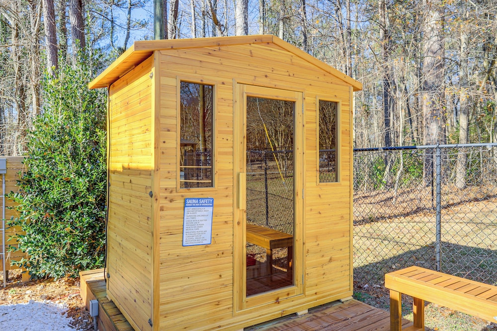 Private Hot Tub & Sauna: Georgia Nature Retreat!