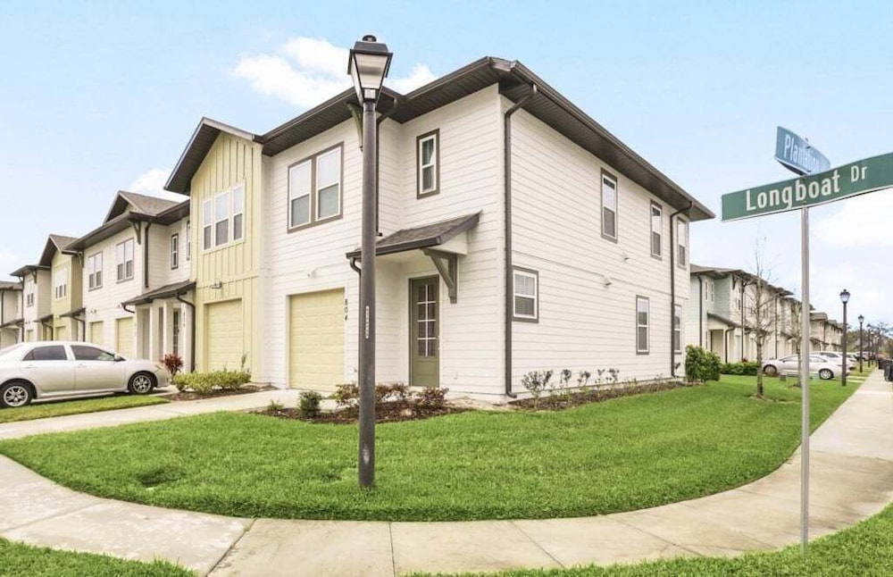 3 Beds 3 Baths Cozy Town Home 3 Bedroom Townhouse