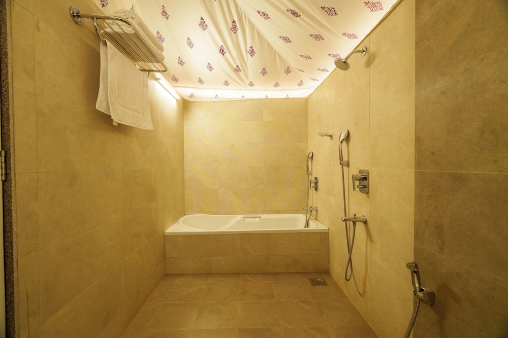Alaya Stays Nehamrit Glamping Cottage