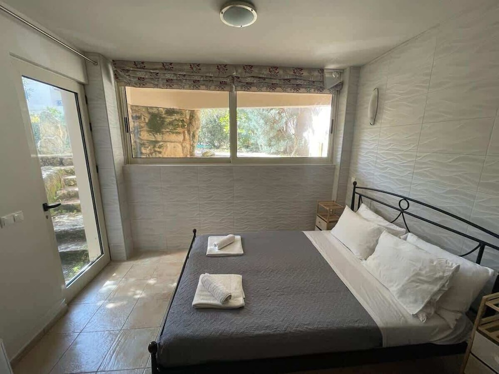 Cassiopeia 5 BR Villa on beach with pool