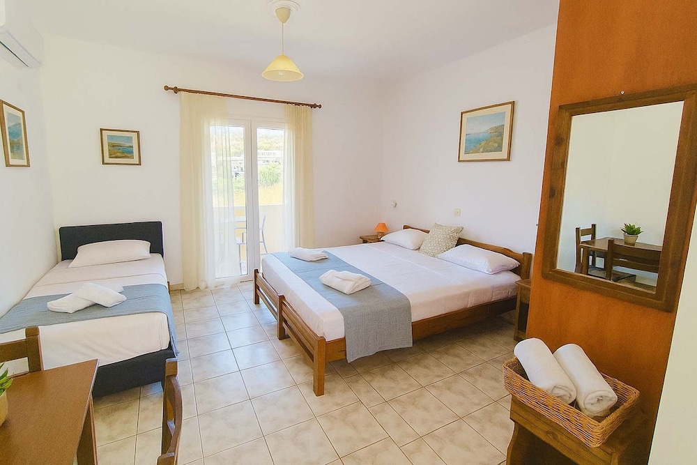 Beachfront Panorama Aprtmnts - Kythira Seaside Gem