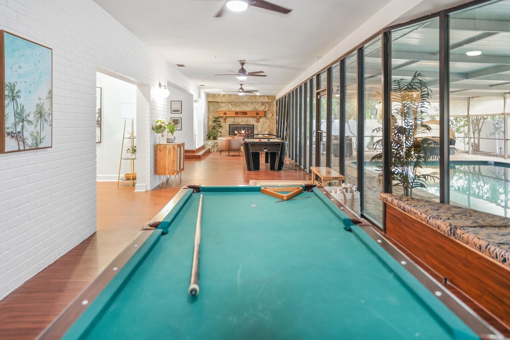 Golden Retreat: Expansive 6BR Home w Heated Pool ~