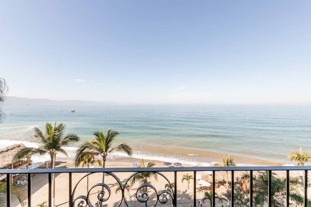 Ocean View 2Br Condo-balcony-beach-pool - 610