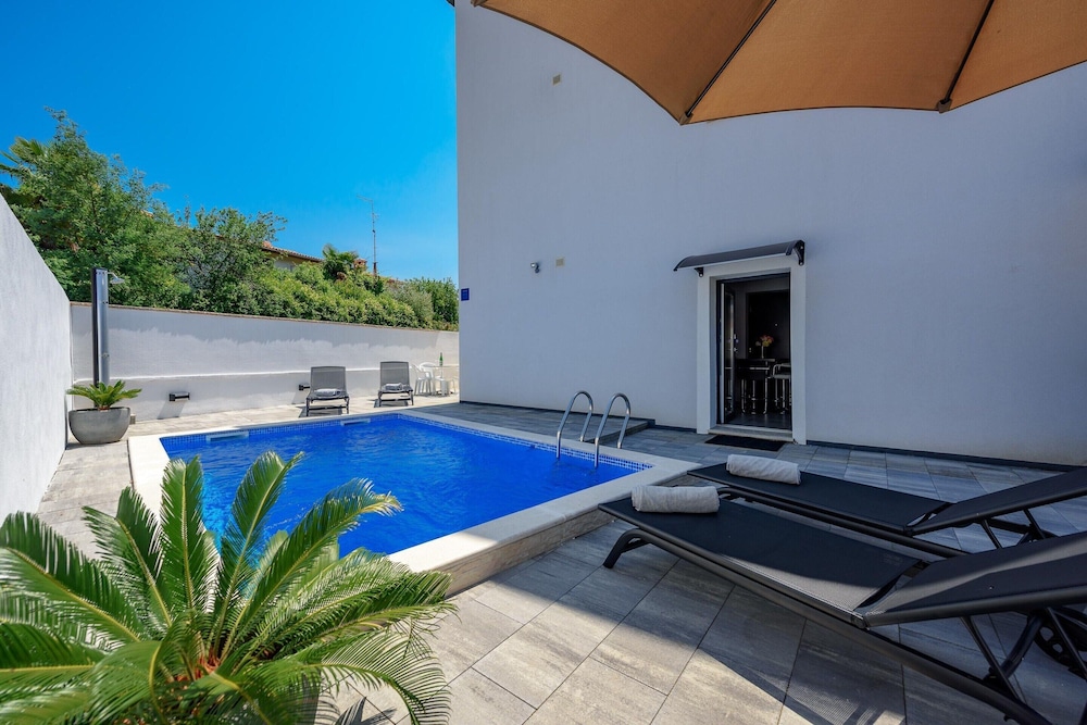 Apartment in Kukci With Heated Pool