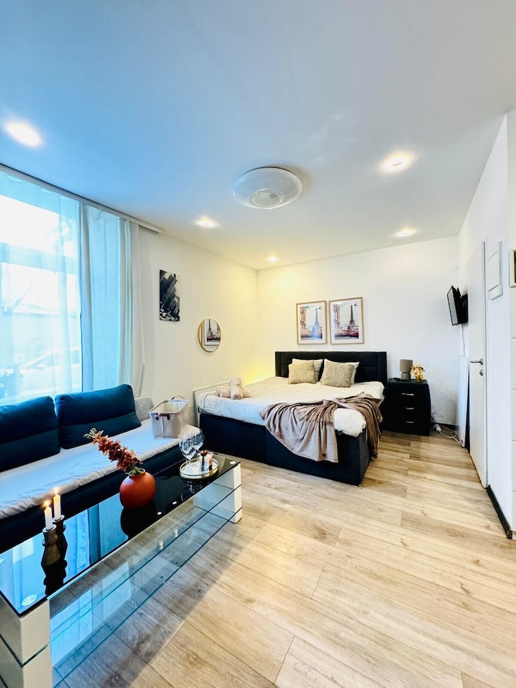 Central King Studio Downtown Area