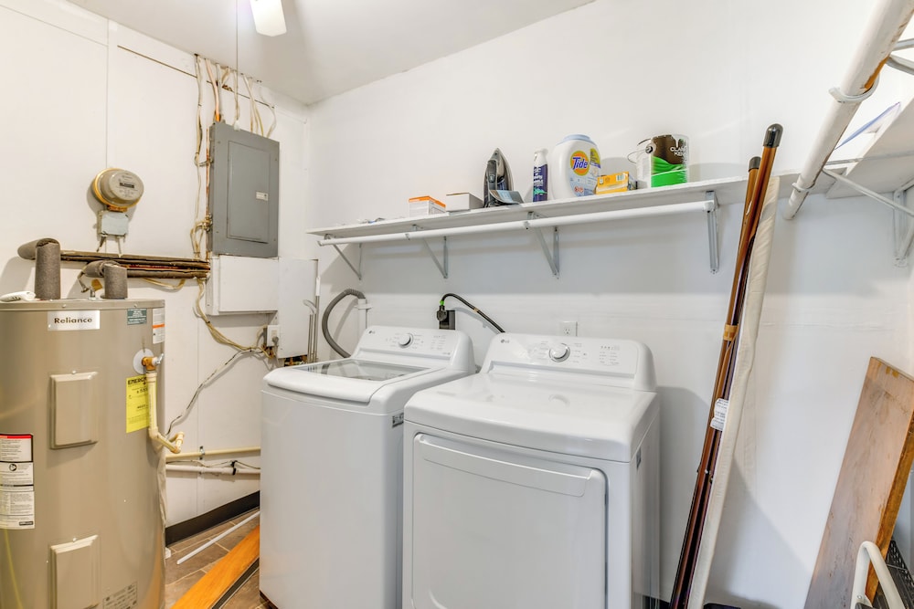 9 Mi to Colonial Beach: Charming Cottage w/ Yard!