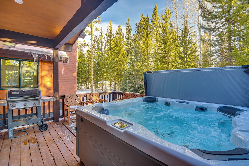 Mtn Escape w/ Hot Tub, By Trails in Grand Lake!