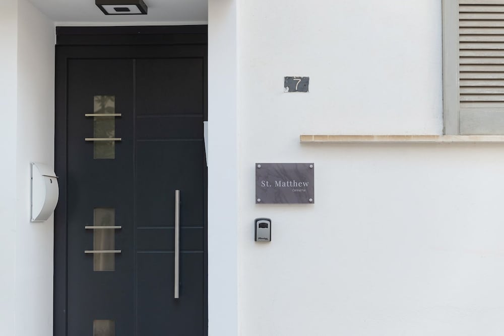 Saint Matthew Central Apartment by Senaon