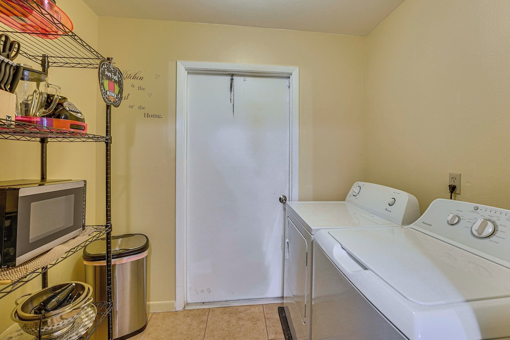 Pet-friendly Horse Capital Hub w/ Patio & Yard