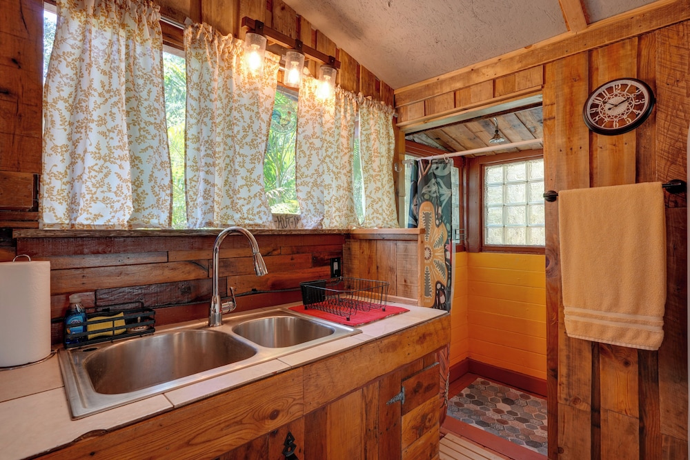 Glamping-style Cabin on 20-acre Farm Near Lutz!