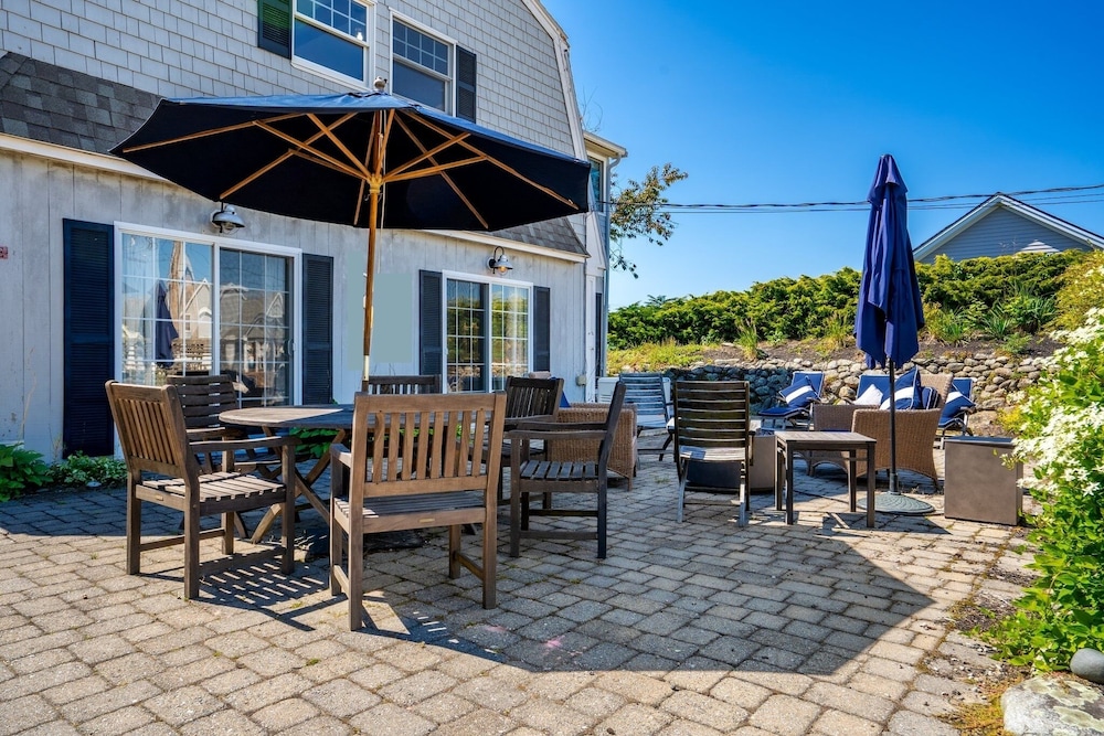 Beachwood Getaway Sleeps 10!