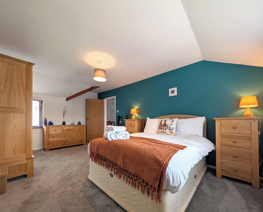The Old Barn Near St Ives - Rustic Charm & Space