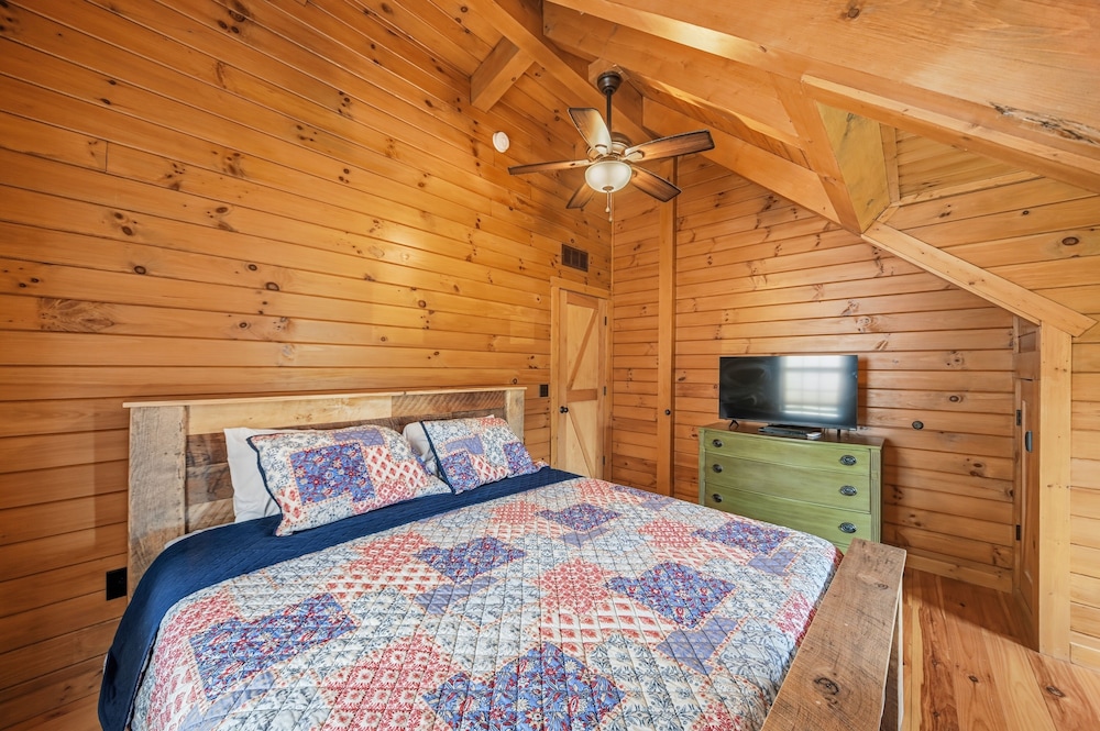Sprinkle Bottom Lodge 5 Bedroom Cabin