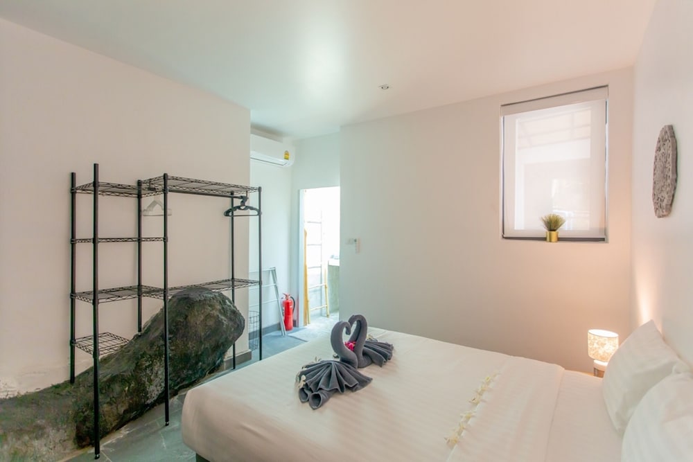 Baan Saint Tropez Villas Kata Beach