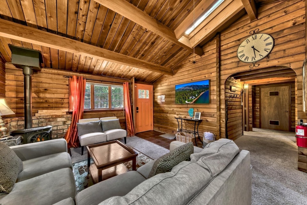 1577a The Tahoe Lazy Bear 3 Bedroom Cabin by RedAwning view 4