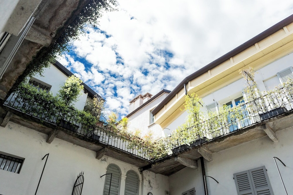 Shades Of Como With Private Terrace by Rent all Como