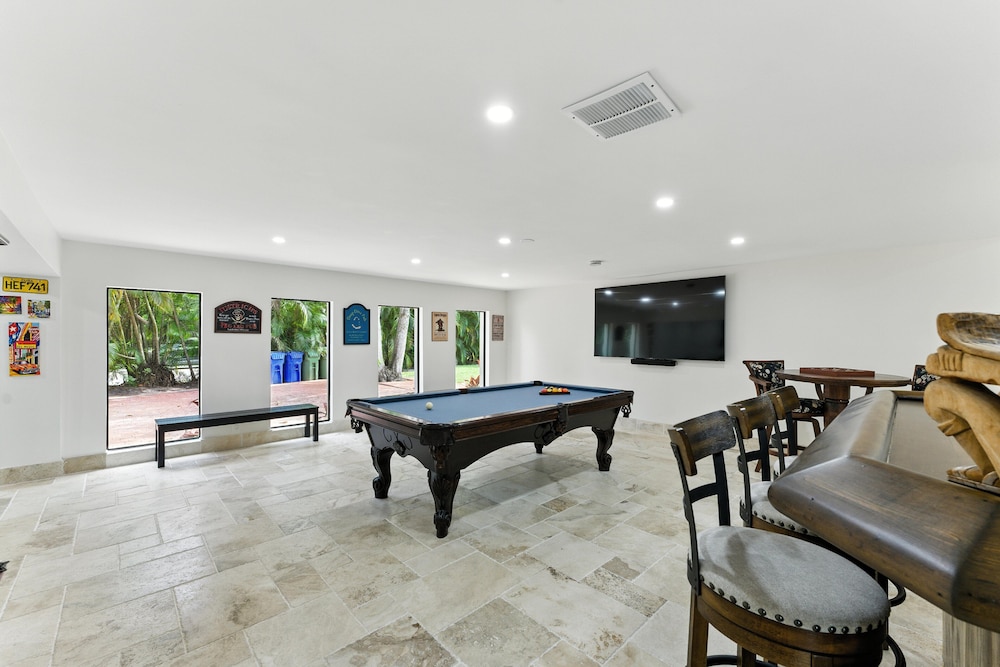 Villa Riverland With Heated Pool On The Water 5 Bedroom Villa