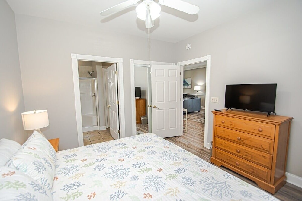 Magnolia Pointe Luster Leaf 4891-205 3 Bedroom Condo