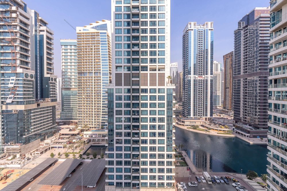 Sleeps 4 in This 2 Bedroom Apartment in Dubai Gate 2