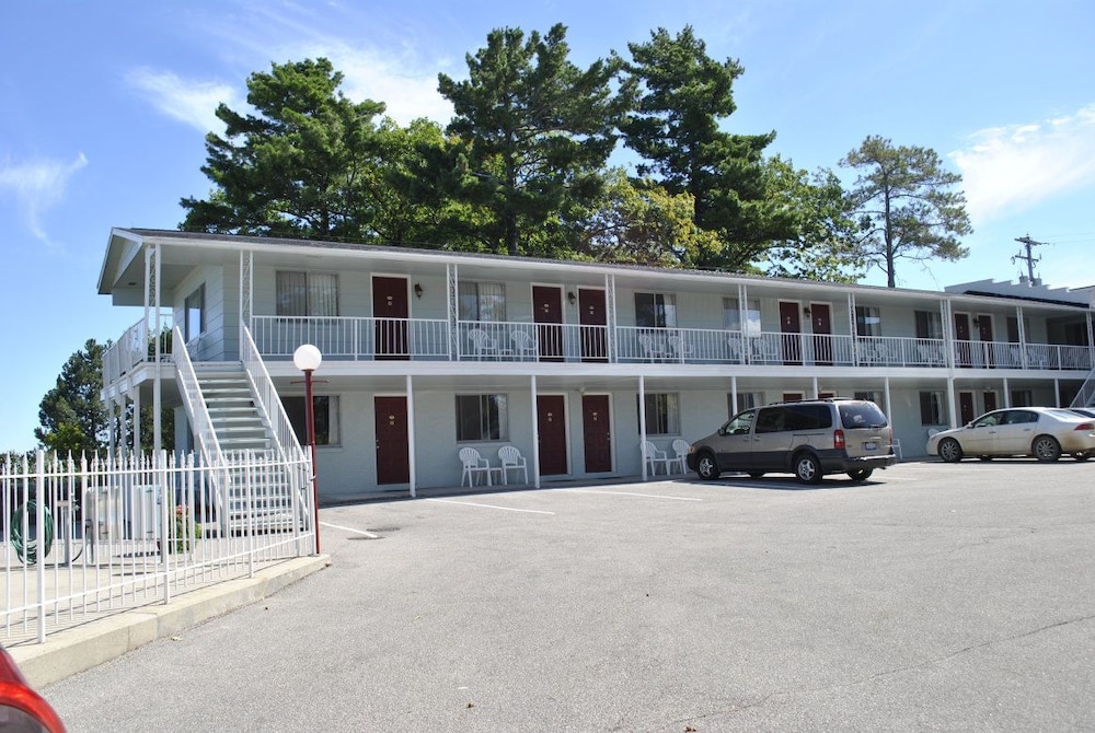 Riviera Motel