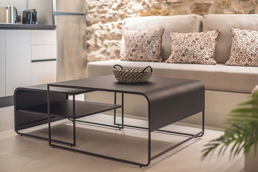 Apollonos 28 Luxury Suites