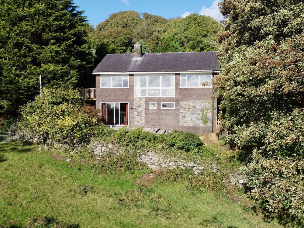 Pant Golau House