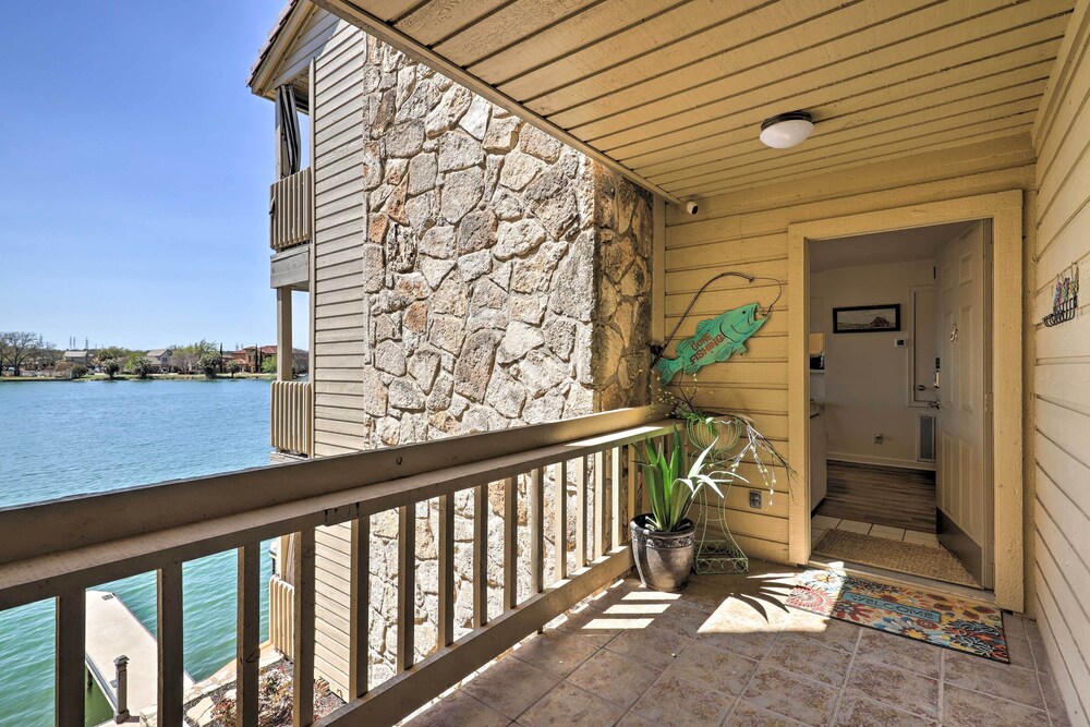 Waterfront Condo With Balcony Dock Access - Property Image 9