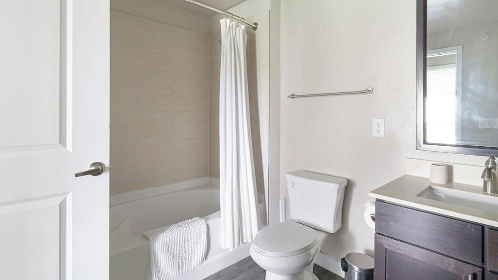 Landing Apartments - Grand Harbor