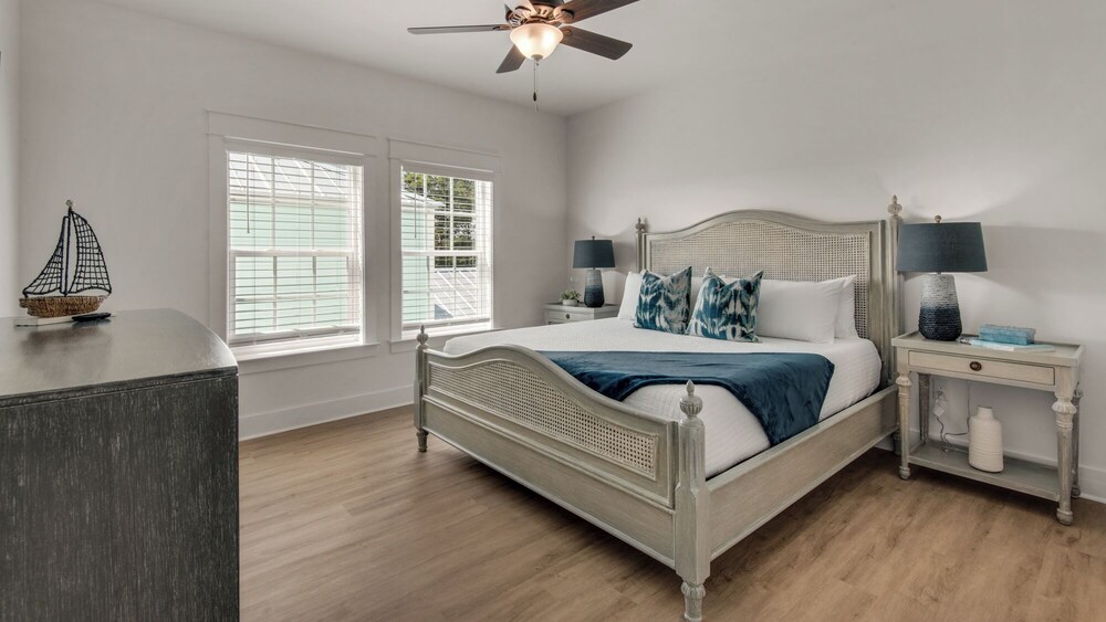 Sleep up to 28 - 2 Homes Side by Side - Close to Beach & Community Pool!
