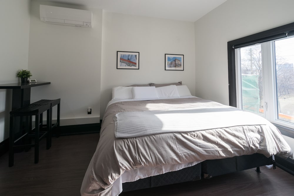 Applewood Suites - Queen West Studio - Image 5