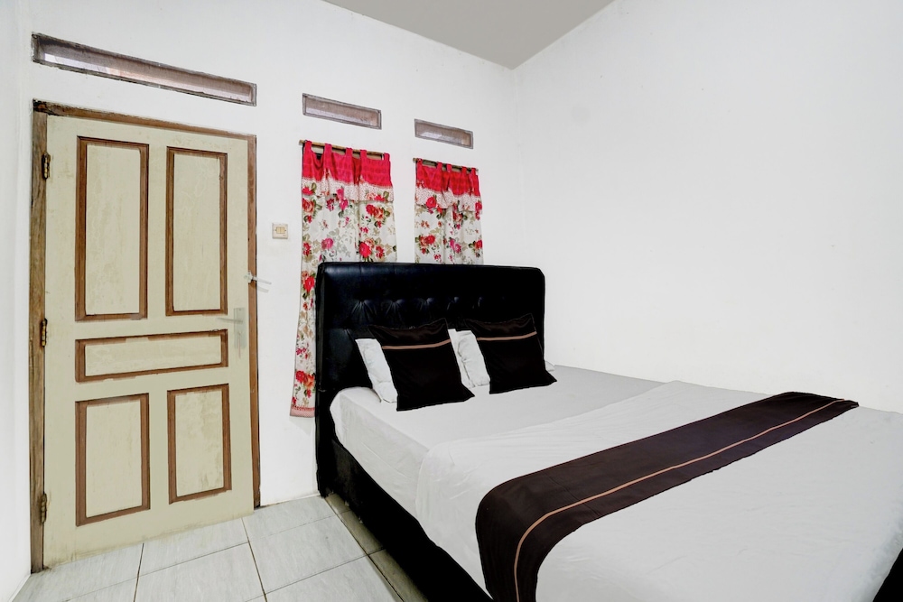 OYO 95065 Villa Ade