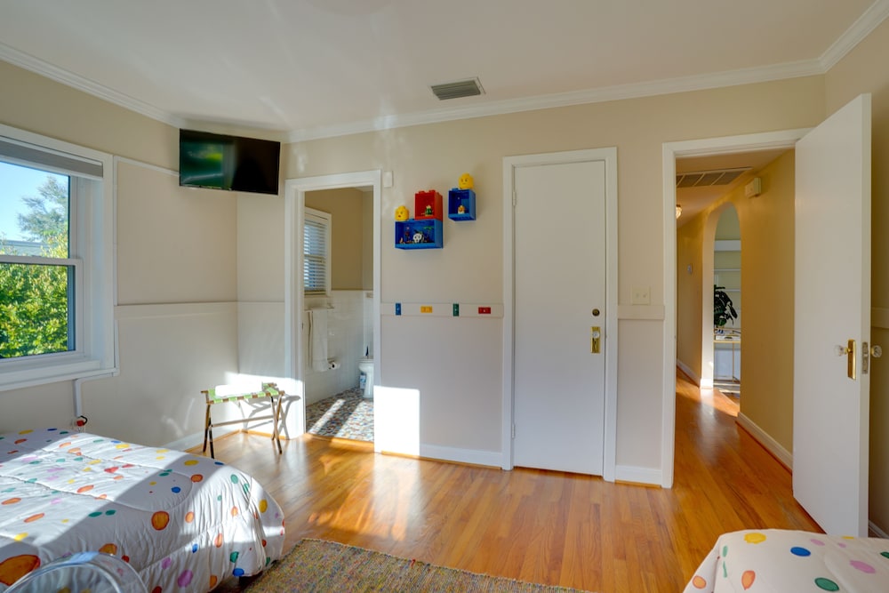Lakefront Winter Haven Retreat: Hot Tub & Patio!