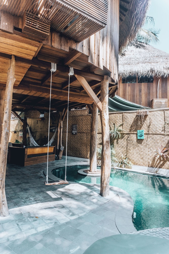 Gili Treehouses