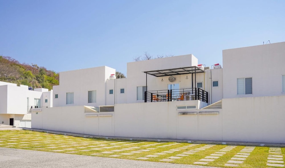 Modern House in Yautepec l Pool & Garden, photo 19