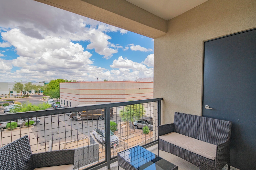 ROVE LIVING/KB - Scottsdale Grand