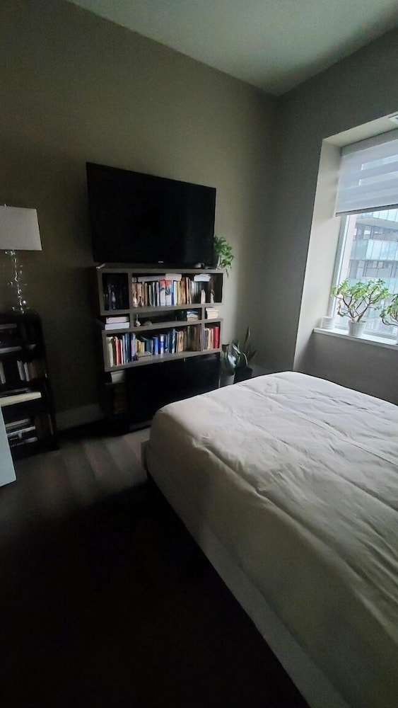 Waterfront Clair Avenue - Image 2