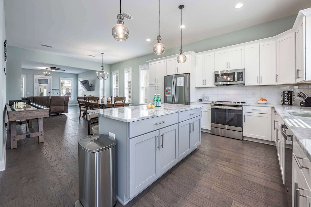 Beach to Bay 3BR Retreat - Cowboy Pool & Golf Cart