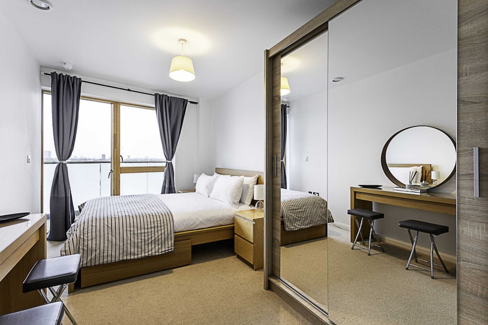 Trendy Queen's Park Apartment With Views Across London