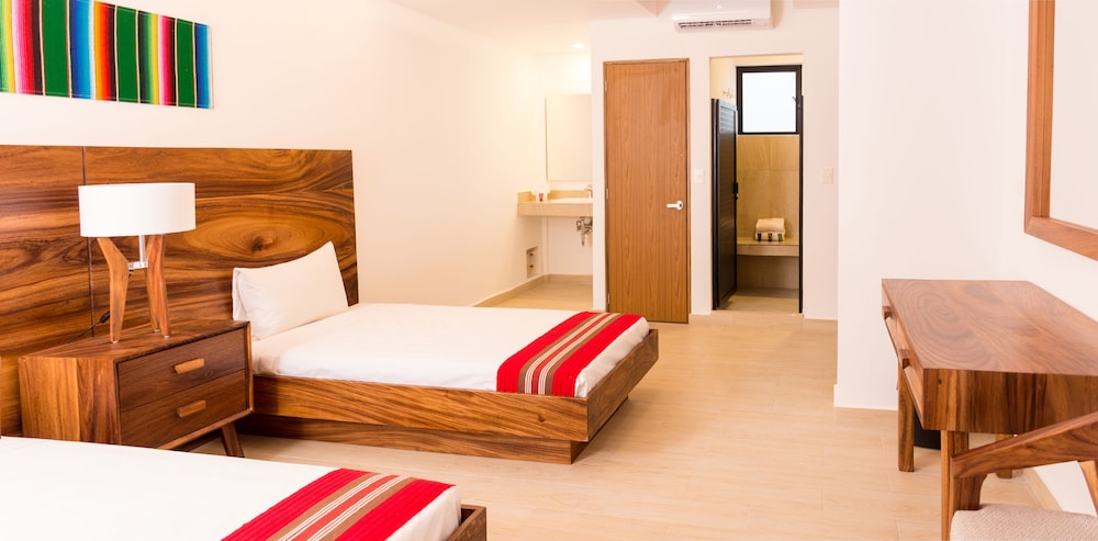 Nomads Party Hotel & Hostel