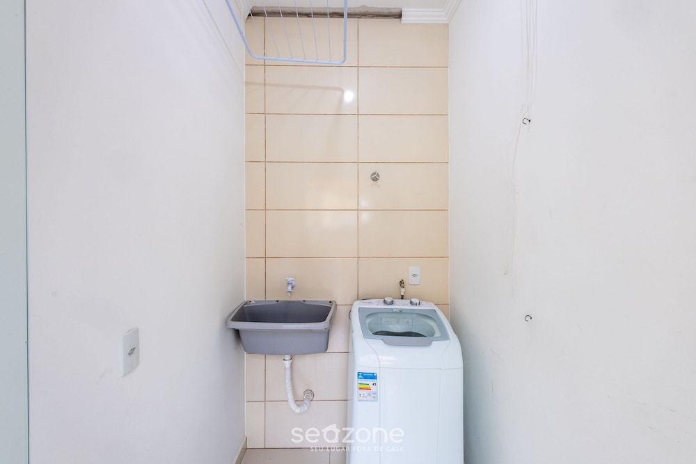 3BR House w/ BBQ & Garage 850m Beach Rdo0025