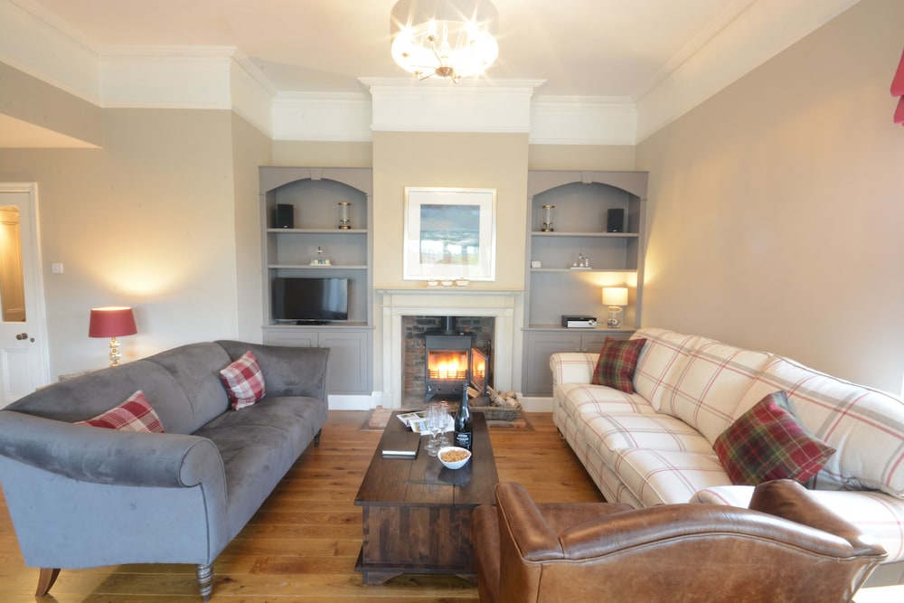 Holly Lodge