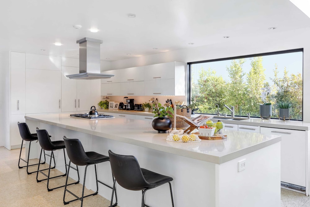 Kings Road West Hollywood Luxury Pool, Views, Firepit, Modern Design