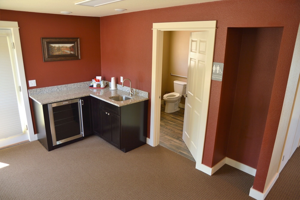 Astoria Crest Motel