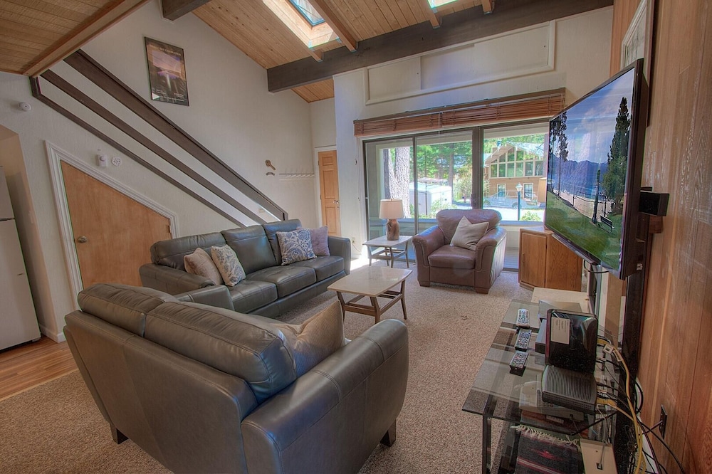 Lake Tahoe Vacations - Cartwright Corner Condo 4 Bedroom Townhouse by RedAwning - Property Image 14