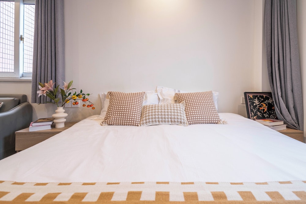 Book and Bed-QuYang Road