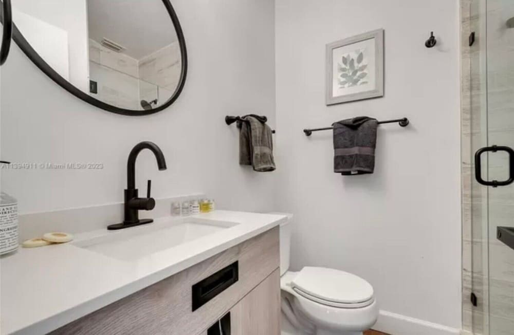 Boho Chic: 3BR Home With Pool
