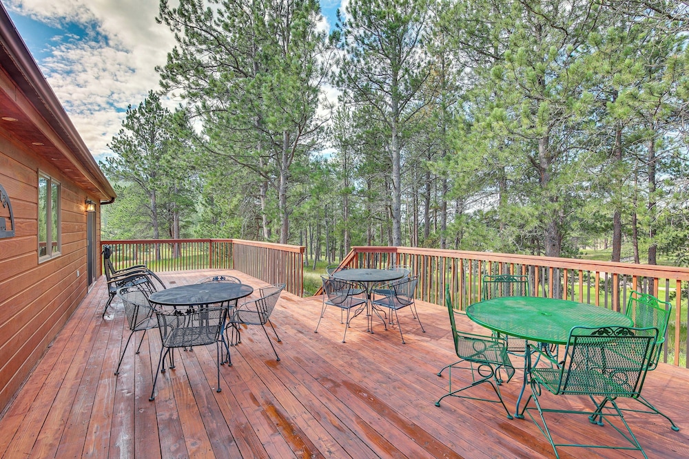 Furnished Deck, Black Hills View: 'lazy U' Retreat