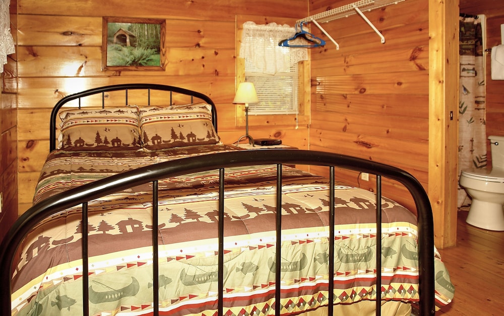Jon's Pond on Cosby Creek - 2 Bedrooms, 2 Baths, Sleeps 6 Cabin by RedAwning