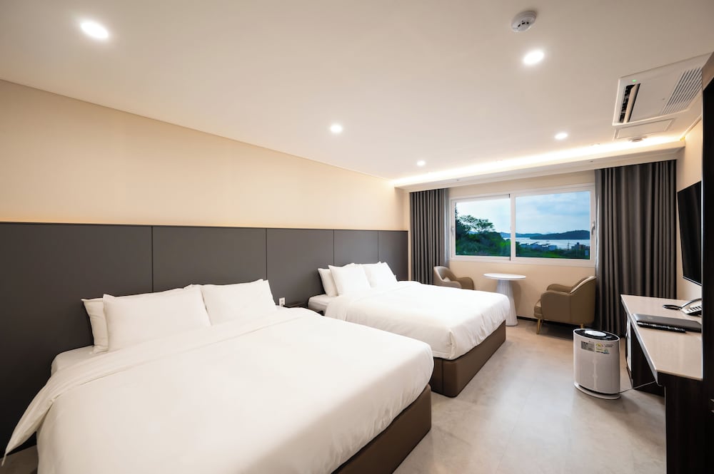 VAVANT TOURIST HOTEL