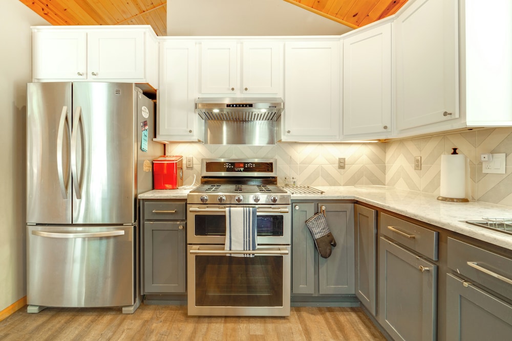 Near Ski Resorts & Trails: Truckee Home w/ Hot Tub